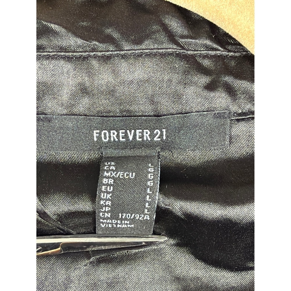 Forever 21 Womens Black Satin Cropped Button Up Short Sleeve Blouse Large 0552 - Picture 2 of 5